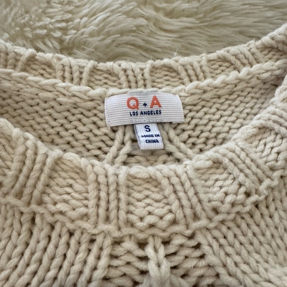 Q+A Chunky Knit Sweater - Picture 5 of 6